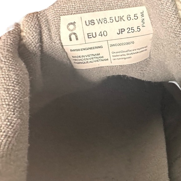 On Running Women’s 8.5 Cloud 5 Terry Sneaker Silver Grey & White Running Shoe - Picture 8 of 11